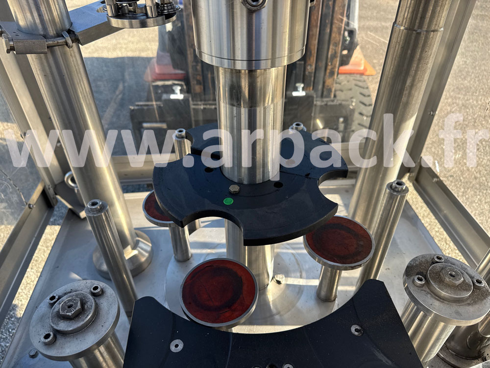 Capsuleuse à vis 7 000 bouteilles/heures