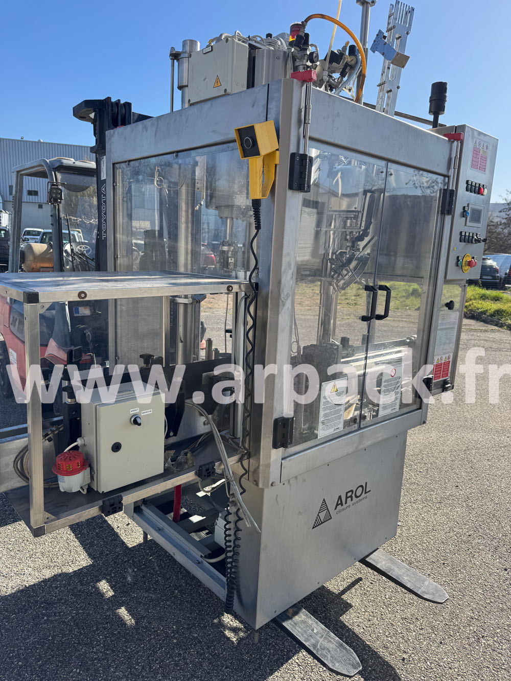 Capsuleuse à vis 7 000 bouteilles/heures