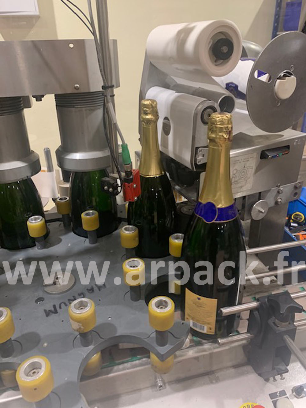 Etiqueteuse / capsuleuse vins effervescents