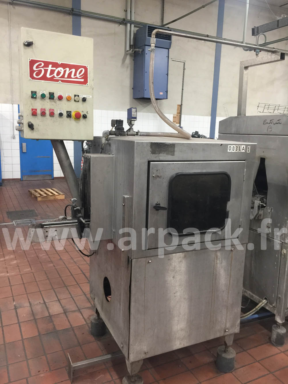 Laveuse de bouteilles pleines avec son tunnel de séchage