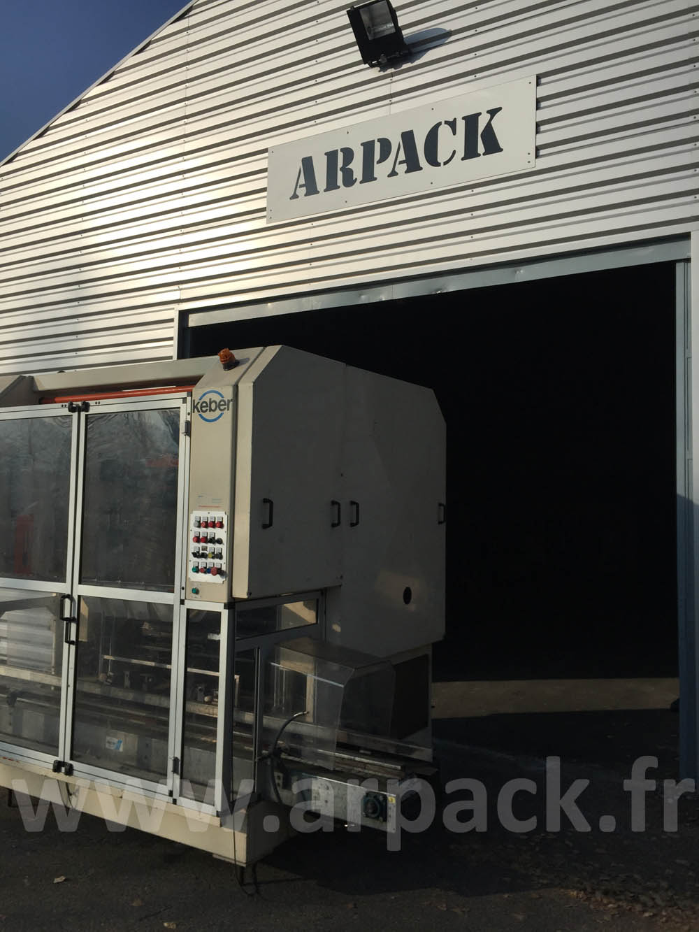 Encaisseuse vin mousseux 8000 b/h Keber