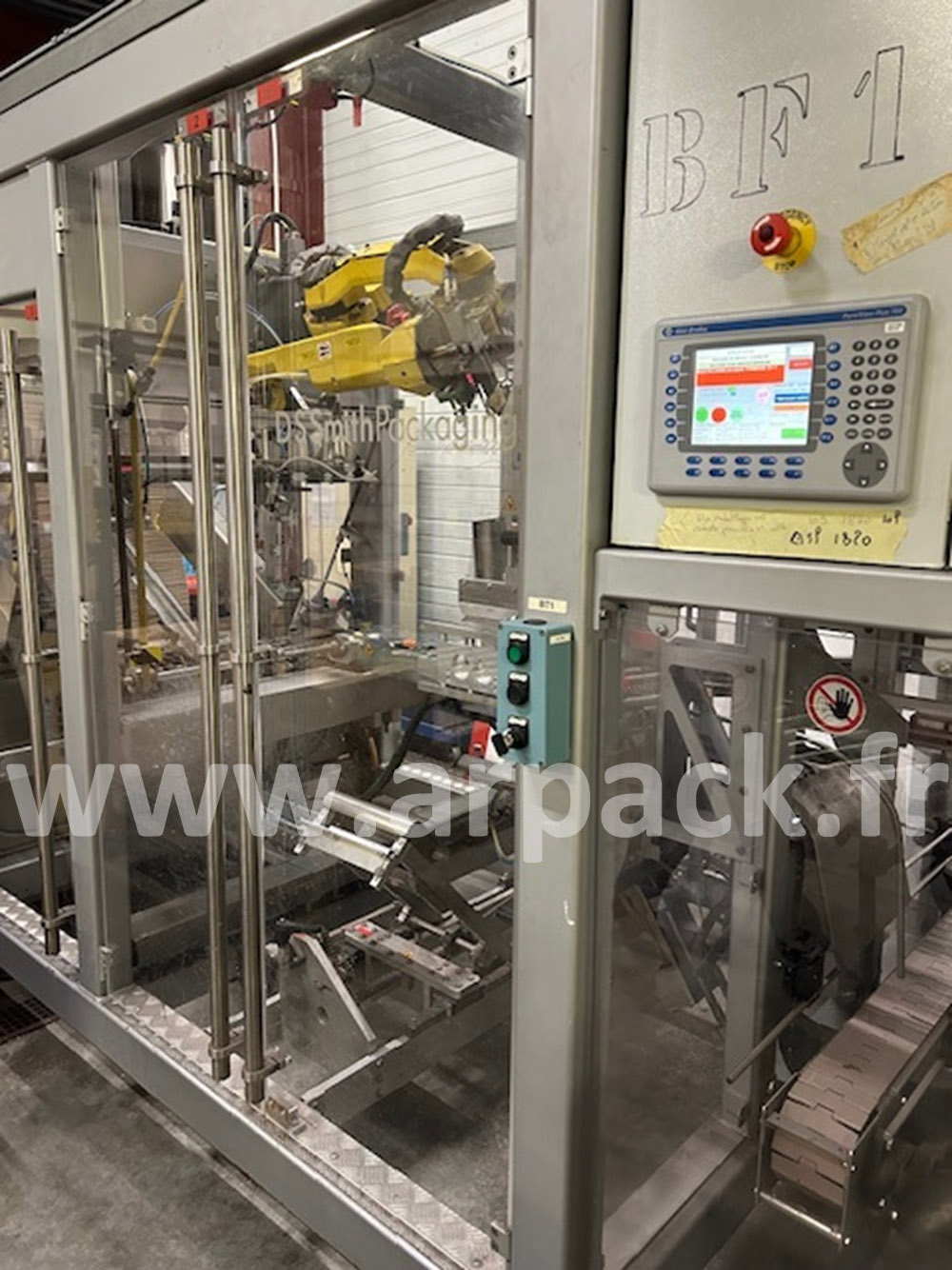 Machine de montage de carton wrap pour BIB DS Smith