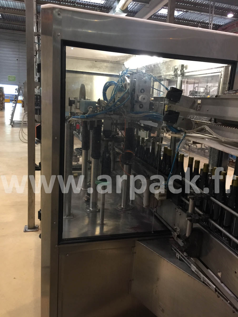 Distributeur de capsules de surbouchage 